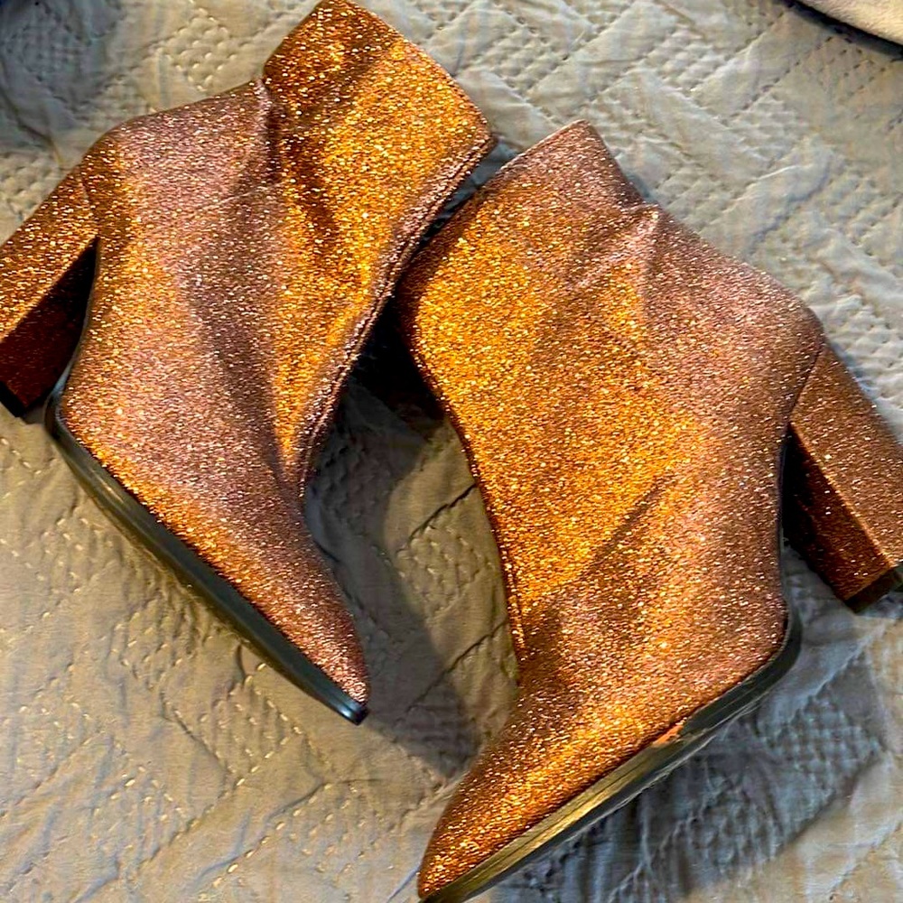 Renvy by Saks copper glitter booties sz 5